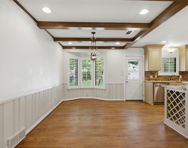 6445 Glennox Lane - Photo Thumbnail 9