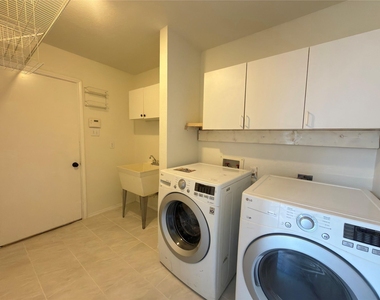 1328 Comanche Drive - Photo Thumbnail 8