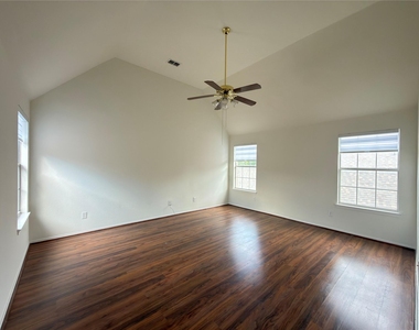 1328 Comanche Drive - Photo Thumbnail 11