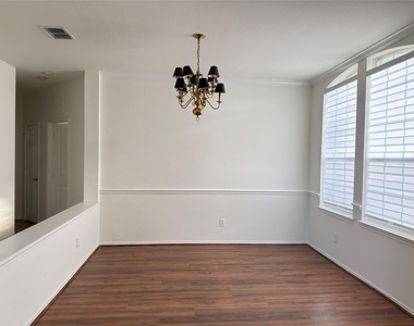 1328 Comanche Drive - Photo Thumbnail 2