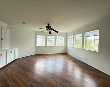 1328 Comanche Drive - Photo Thumbnail 9