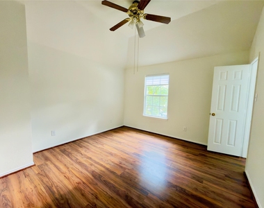1328 Comanche Drive - Photo Thumbnail 10