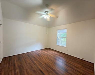 1328 Comanche Drive - Photo Thumbnail 12