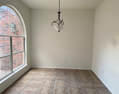 1328 Comanche Drive - Photo Thumbnail 7