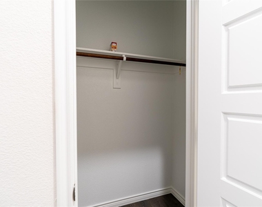 13412 Dos Aguas Drive - Photo Thumbnail 9