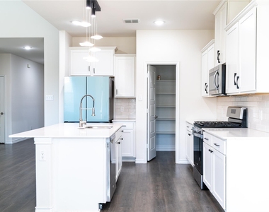 13412 Dos Aguas Drive - Photo Thumbnail 4