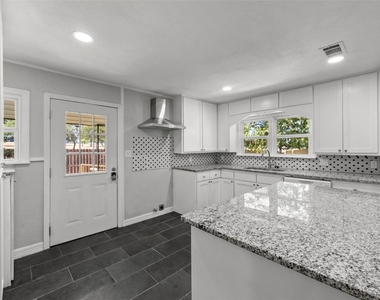 4529 Sanger Avenue - Photo Thumbnail 6