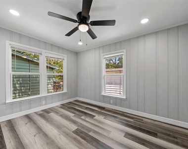 4529 Sanger Avenue - Photo Thumbnail 11