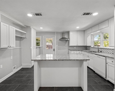 4529 Sanger Avenue - Photo Thumbnail 5