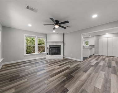 4529 Sanger Avenue - Photo Thumbnail 2