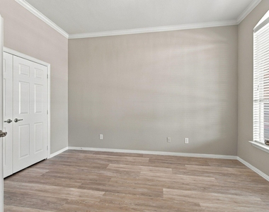 11535 Yoakum Drive - Photo Thumbnail 5
