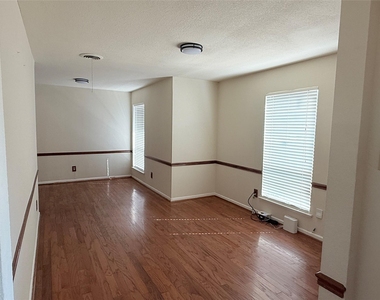3467 Goldendale Drive - Photo Thumbnail 3