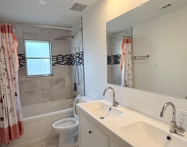 3467 Goldendale Drive - Photo Thumbnail 9