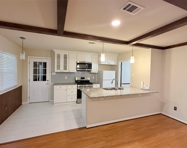 3467 Goldendale Drive - Photo Thumbnail 4