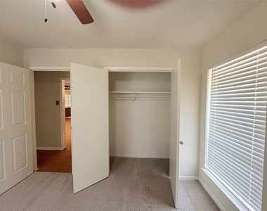 3467 Goldendale Drive - Photo Thumbnail 7