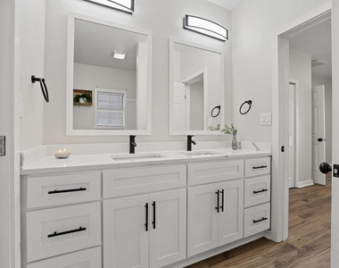 1320 W Morton Street - Photo Thumbnail 22