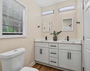 1320 W Morton Street - Photo Thumbnail 17