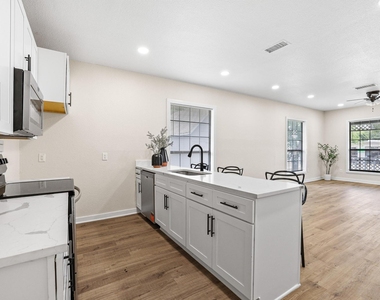 1320 W Morton Street - Photo Thumbnail 8
