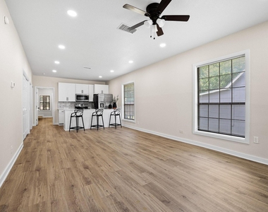 1320 W Morton Street - Photo Thumbnail 6