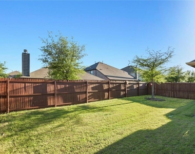 9609 Sand Trap Drive - Photo Thumbnail 5
