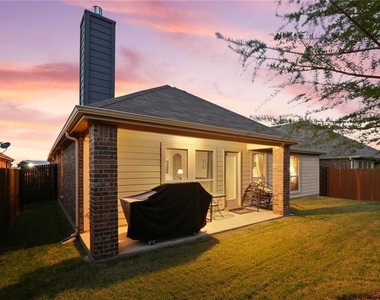 9609 Sand Trap Drive - Photo Thumbnail 4