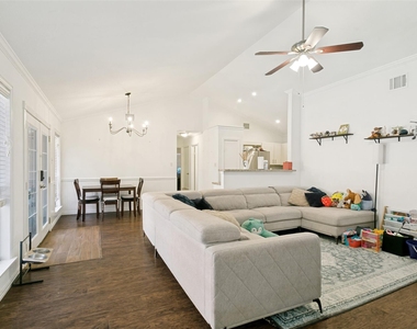 924 Sugarberry Drive - Photo Thumbnail 4