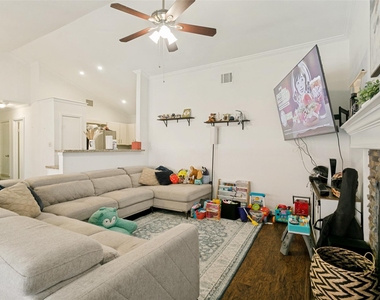924 Sugarberry Drive - Photo Thumbnail 7