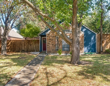924 Sugarberry Drive - Photo Thumbnail 2