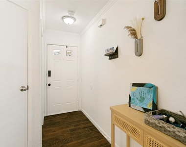 924 Sugarberry Drive - Photo Thumbnail 3