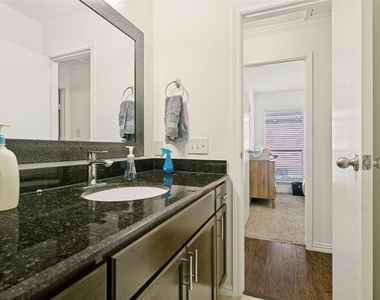 924 Sugarberry Drive - Photo Thumbnail 19