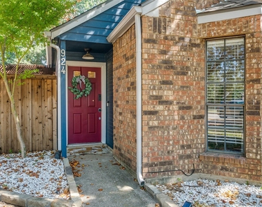 924 Sugarberry Drive - Photo Thumbnail 1