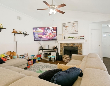 924 Sugarberry Drive - Photo Thumbnail 5