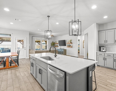 112 Willow Street - Photo Thumbnail 7