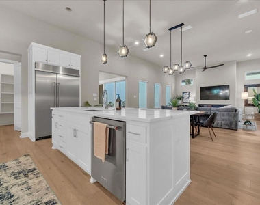 201 Magnolia Lane - Photo Thumbnail 9