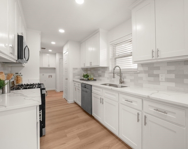 5905 Saramac Drive - Photo Thumbnail 9