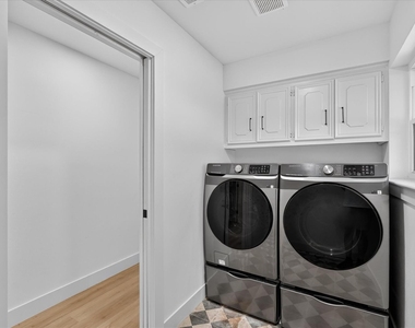 1513 Carriage Lane - Photo Thumbnail 11