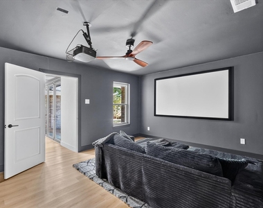 1513 Carriage Lane - Photo Thumbnail 9