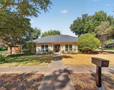 1513 Carriage Lane - Photo Thumbnail 19