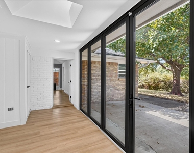 1513 Carriage Lane - Photo Thumbnail 2