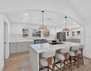 1513 Carriage Lane - Photo Thumbnail 6