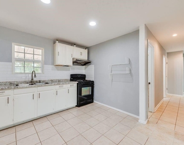 1213 De Ridder Avenue - Photo Thumbnail 2