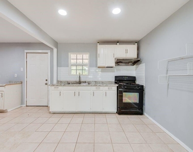 1213 De Ridder Avenue - Photo Thumbnail 1