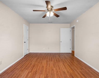 726 Michol Street - Photo Thumbnail 12