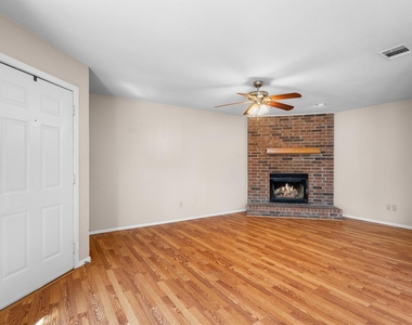 726 Michol Street - Photo Thumbnail 4