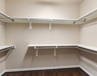 8129 Springmoss Drive - Photo Thumbnail 23