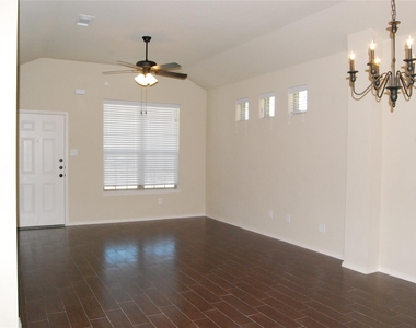 371 Orbit Drive - Photo Thumbnail 5