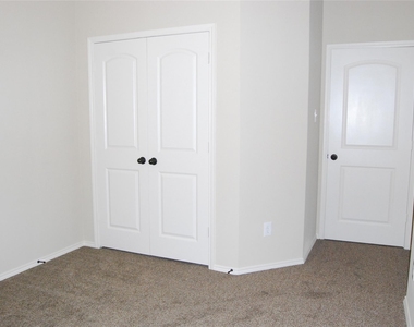 371 Orbit Drive - Photo Thumbnail 4