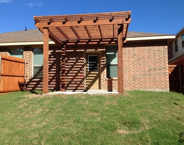 371 Orbit Drive - Photo Thumbnail 8