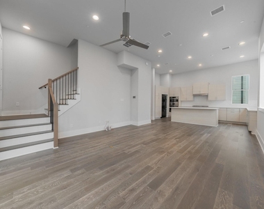 381 E Greenbriar Lane - Photo Thumbnail 8