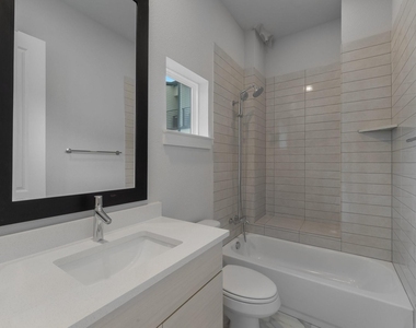 381 E Greenbriar Lane - Photo Thumbnail 15